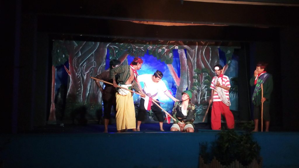 Ciri-ciri Teater Tradisional