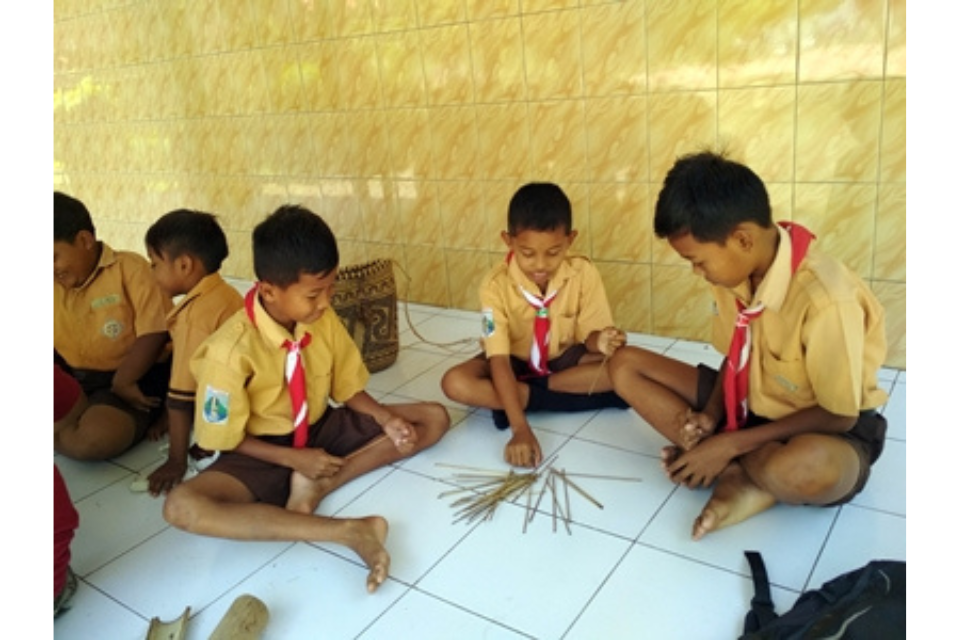 Contoh Pawarta Bahasa Jawa Tentang Sekolah 5 W + 1 H