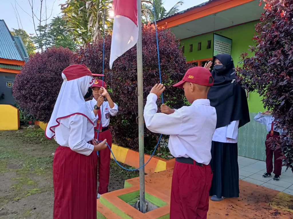 20 Susunan Upacara Bendera Hari Senin di Sekolah SD, SMP, SMA / SMK