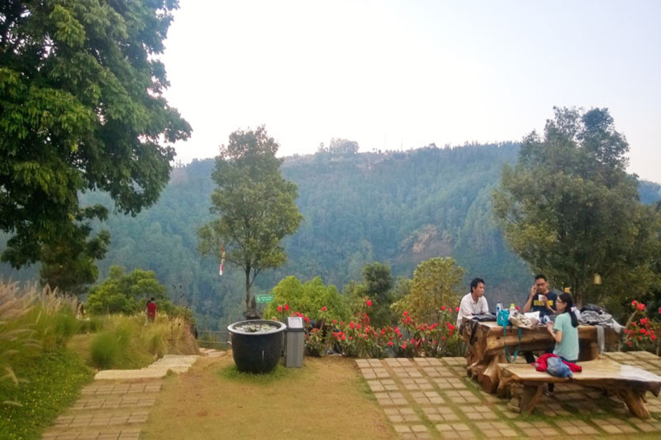 6 Tempat Makan Di Dago Dengan View Bagus yang Menarik, Awas Ketagihan!