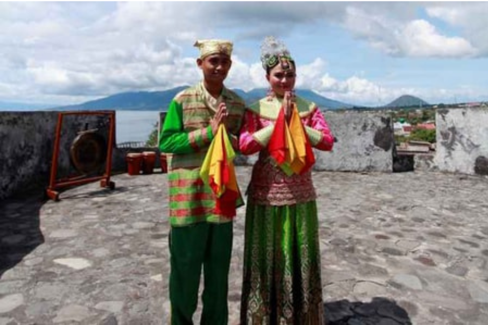 6 Pakaian Adat Daerah Maluku beserta Nama, Keunikan, Gambar, dan Ciri Khasnya