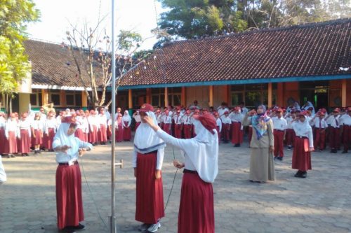 20 Contoh Perilaku Positif Dalam Mengisi Kemerdekaan di Sekolah dan Rumah