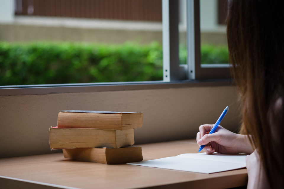 Contoh Recount Text Terlambat ke Sekolah Bahasa Inggris beserta Artinya