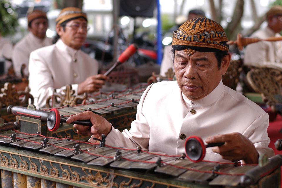 Contoh Tembang Kinanthi Tema Lingkungan dan Kesehatan beserta Artinya