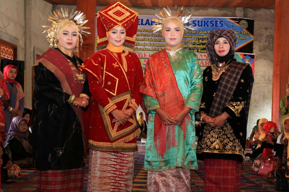 Macam Pakaian Adat Beserta Nama, Gambar, dan Asalnya di Provinsi Indonesia 