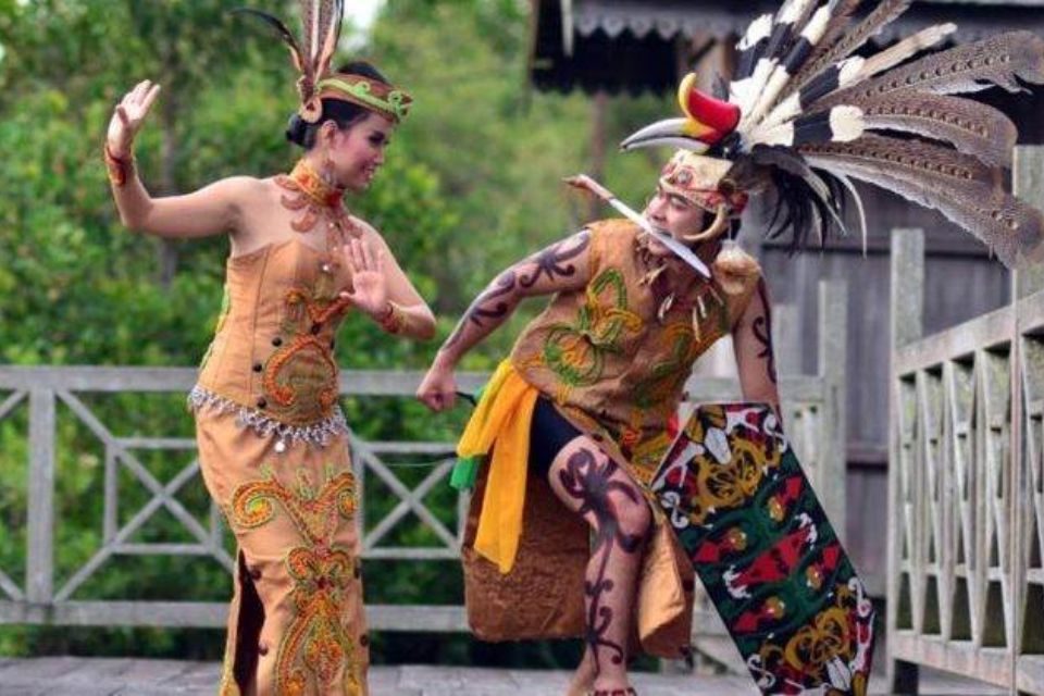Macam Pakaian Adat Beserta Nama, Gambar, dan Asalnya di Provinsi Indonesia