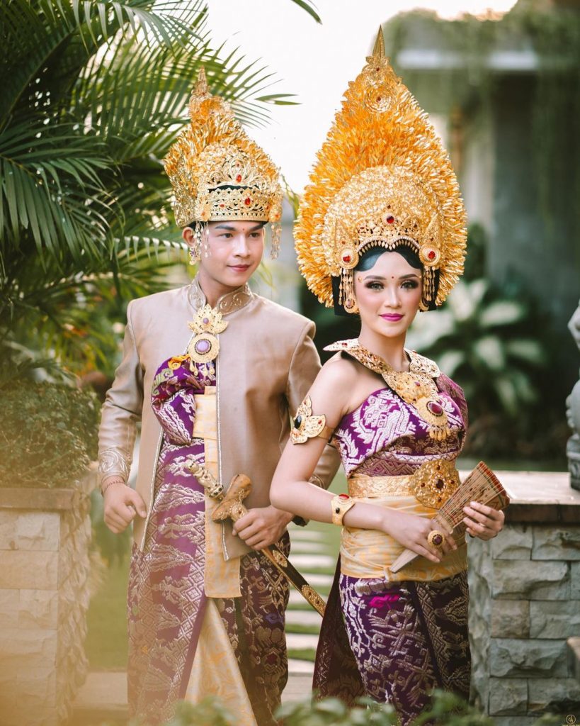 Pakaian adat Bali yang dikenakan oleh wanita