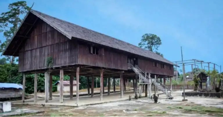 Rumah Adat Kalimantan Tengah