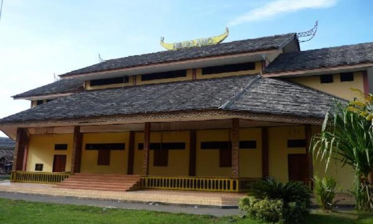 Rumah Hibualamo Maluku 