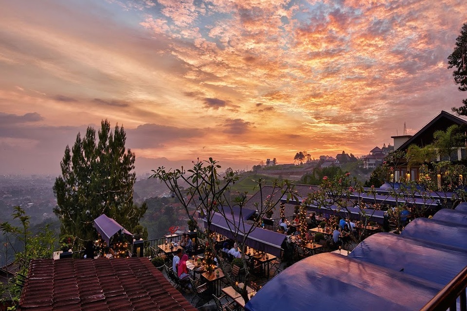 6 Tempat Makan Di Dago Dengan View Bagus yang Menarik, Awas Ketagihan!