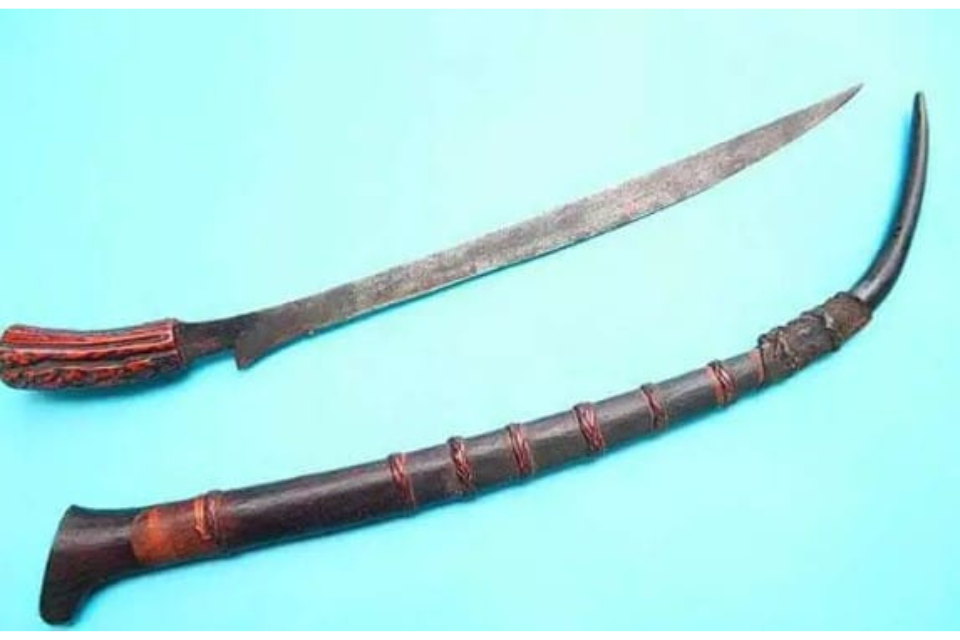 8 Senjata Tradisional Sumatera Utara Beserta Kegunaan dan Gambarnya