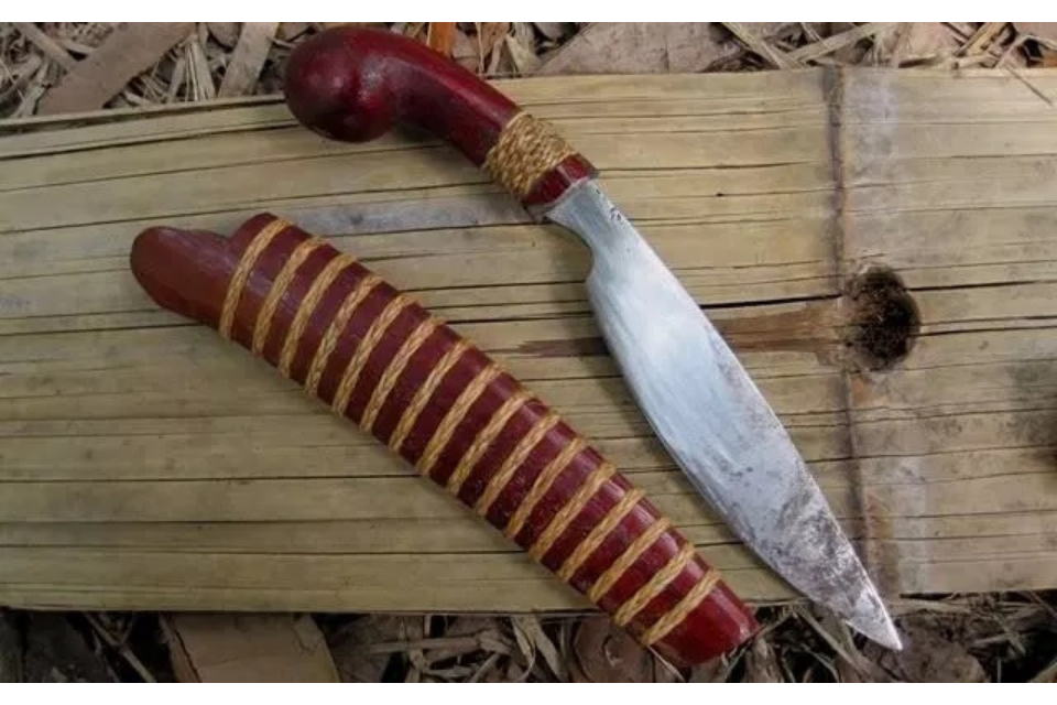 8 Senjata Tradisional dari Papua Beserta Fungsi dan Gambarnya Lengkap