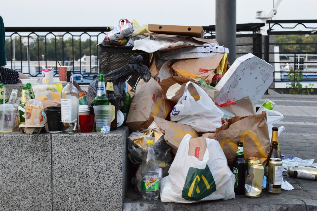 Contoh Teks Diskusi Tentang Sampah Singkat Beserta Strukturnya yang Baik dan Benar