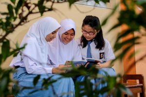 10 Contoh Teks Ulasan Buku Pelajaran dan Ilmu Pengetahuan Beserta