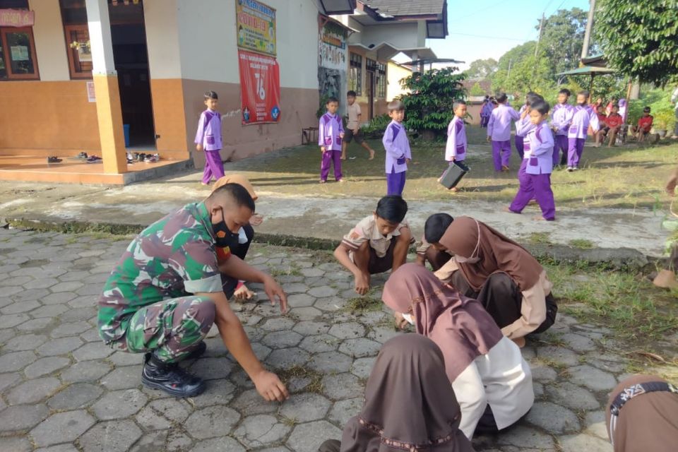 7 Gambar Gotong Royong Di Lingkungan Masyarakat Dan Sekolah, Mudah ...