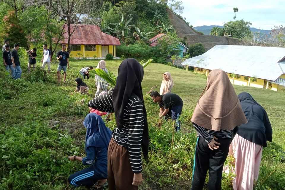 7 Gambar Gotong Royong Di Lingkungan Masyarakat Dan Sekolah Mudah Ditiru Blog Mamikos 9597