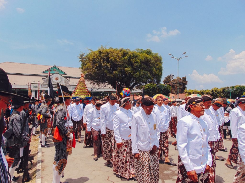 Kata Bijak Bahasa Jawa Tentang Kehidupan, Cinta, dan Sabar Singkat