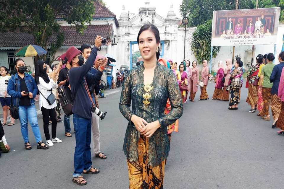 6 Gambar Pakaian Adat Jawa Tengah Semarang, Solo, Beserta Ciri Khasnya