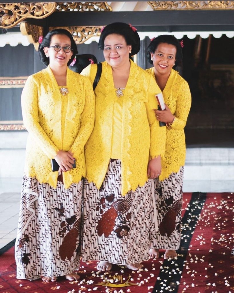 Pakaian Adat Kebaya Yogyakarta