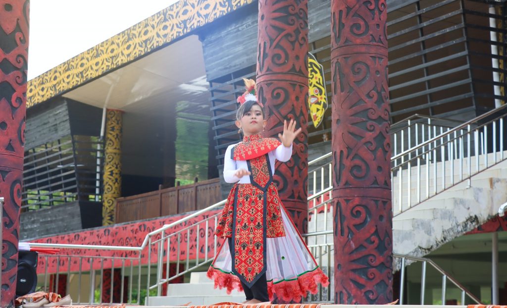 Keberagaman Suku-suku yang Ada di Indonesia beserta Penjelasan dan Gambarnya