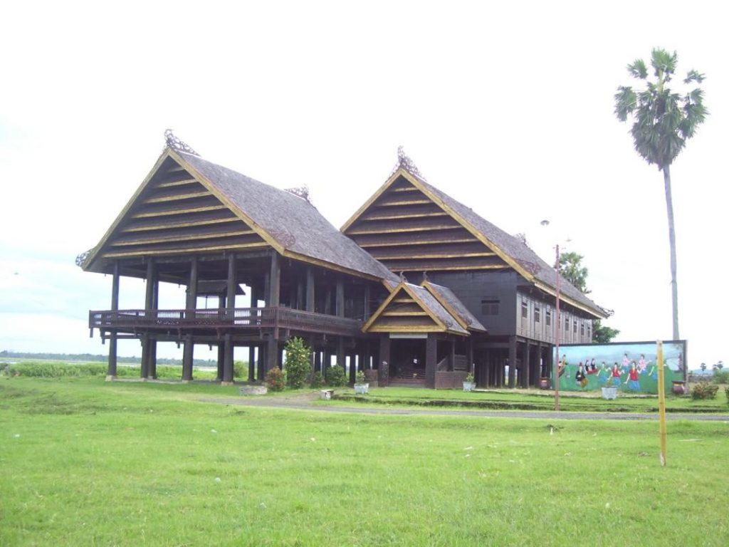 Keunikan rumah adat Mandar