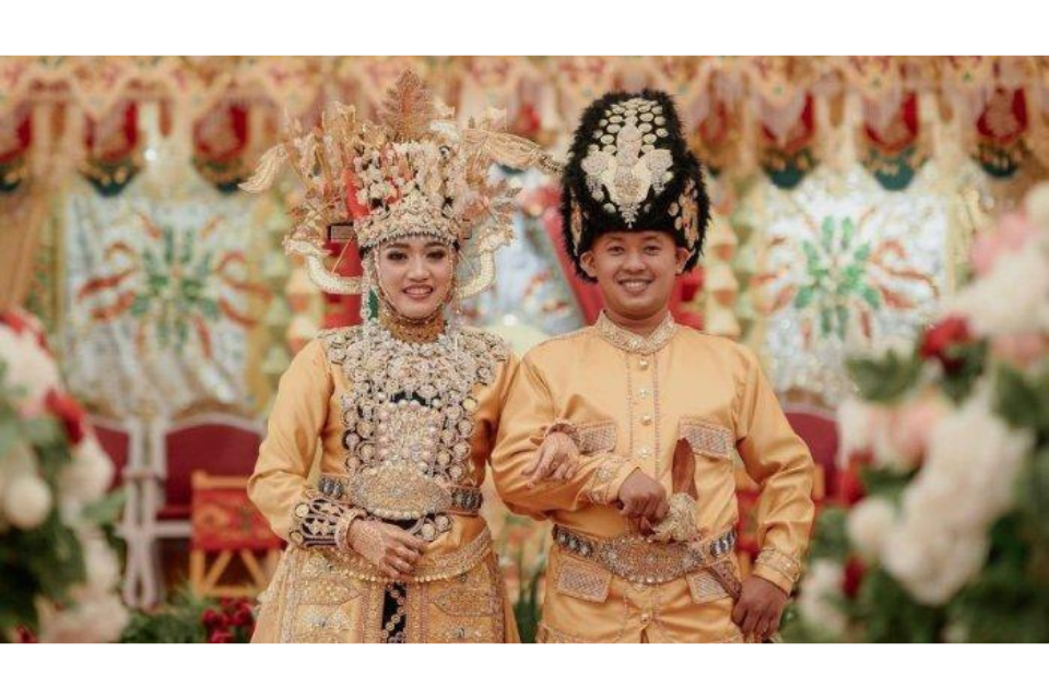 12 Pakaian Adat Sulawesi dan Gambarnya beserta Keunikan dan Keterangannya Lengkap