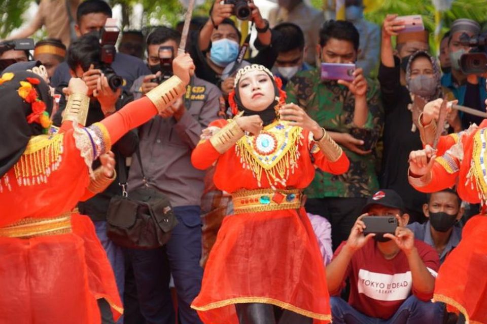 Tari Tradisional Khas Sulawesi Selatan Dilengkapi Penjelasan Blog Mamikos