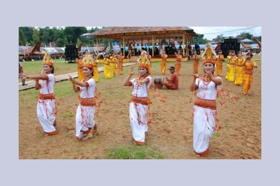 Tari Tradisional Khas Sulawesi Selatan Dilengkapi Penjelasan