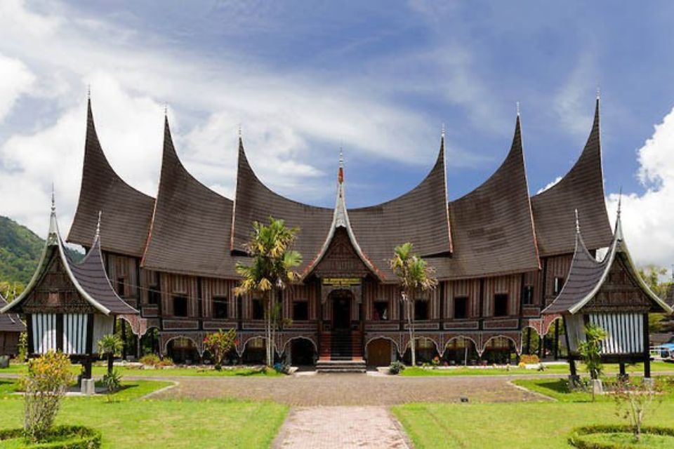 rumah adat minangkabau