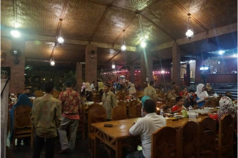 Rodjo Resto 7 Rekomendasi Tempat Bukber di Kediri yang Enak dan Nyaman 2023 – Blog ...