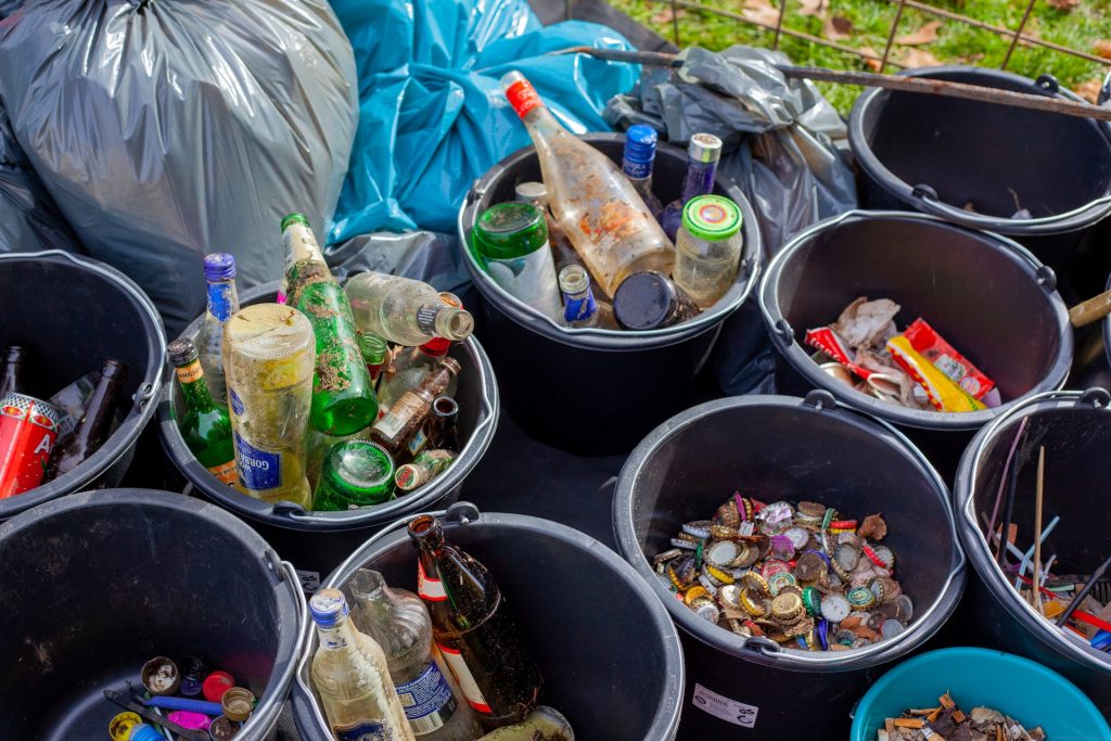 3. Menjadi Bagian Anggota Bank Sampah