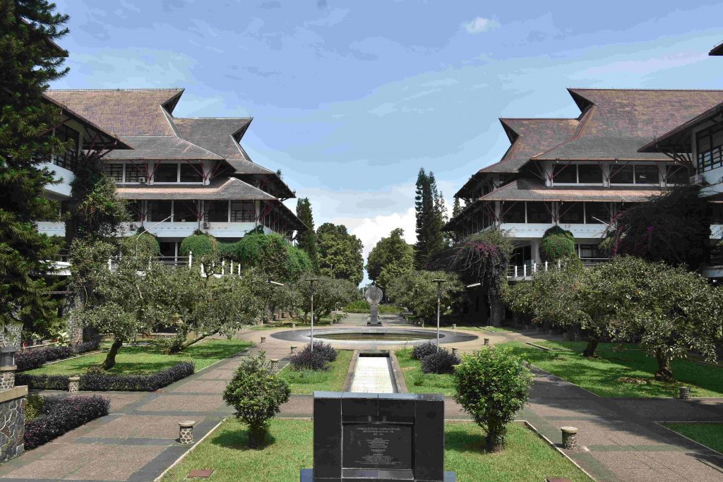 5. Institut Teknologi Bandung (ITB)
