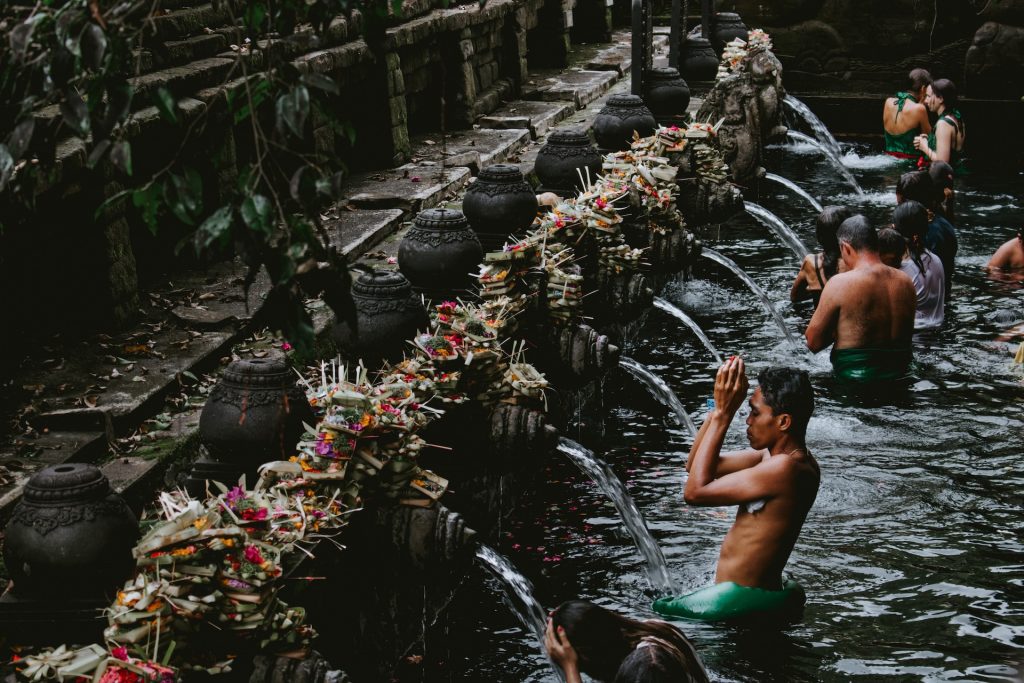 Contoh Descriptive Text Tentang Tempat Wisata di Indonesia dan Artinya