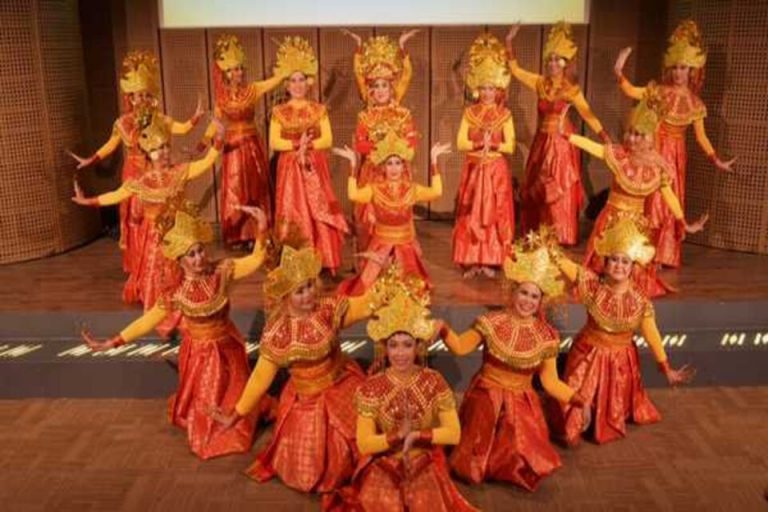 19 Tarian Tradisional Dari Sumatera Barat Beserta Penjelasannya Lengkap ...