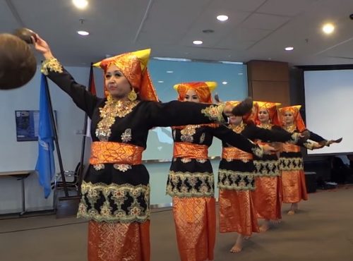 19 Tarian Tradisional Dari Sumatera Barat Beserta Penjelasannya Lengkap ...