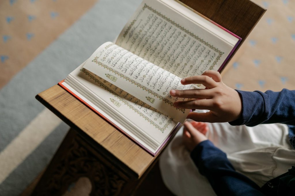 3. Memperbanyak Ibadah Membaca Al-Quran