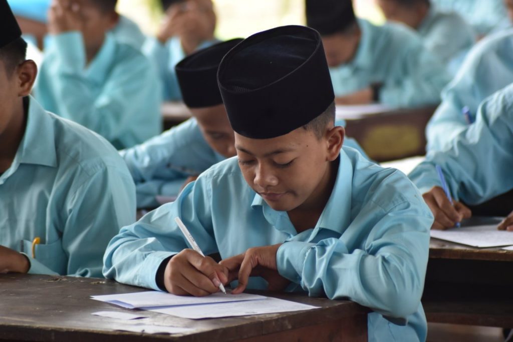 Contoh Kultum Tentang Menuntut Ilmu dan Keutamaannya Singkat Beserta Hadistnya