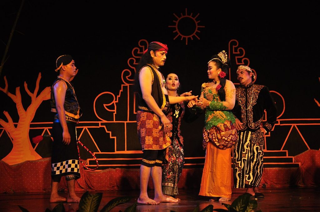 Contoh Teks Eksposisi Bahasa Jawa Tentang Ketoprak dan Wayang Kulit
