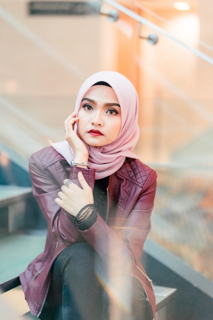 2. Pakaian Hijab Penuh Karakter