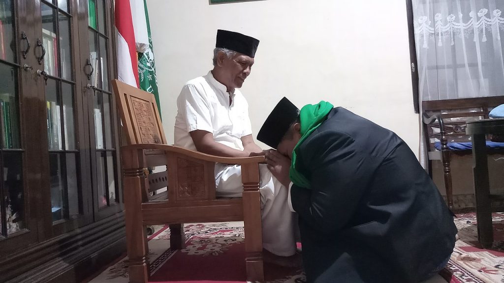 Contoh-contoh Ikrar Syawalan Saat Halal Bihalal dalam Bahasa Jawa