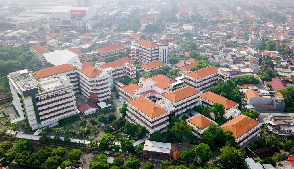 1. Universitas Surabaya (UBAYA)