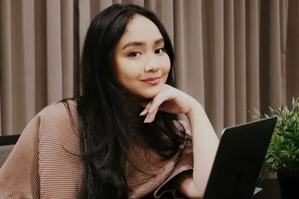 Contoh Biografi Maudy Ayunda, Jerome Polin, Prilly Mahatei Latuconsina, & Gita Gutawa