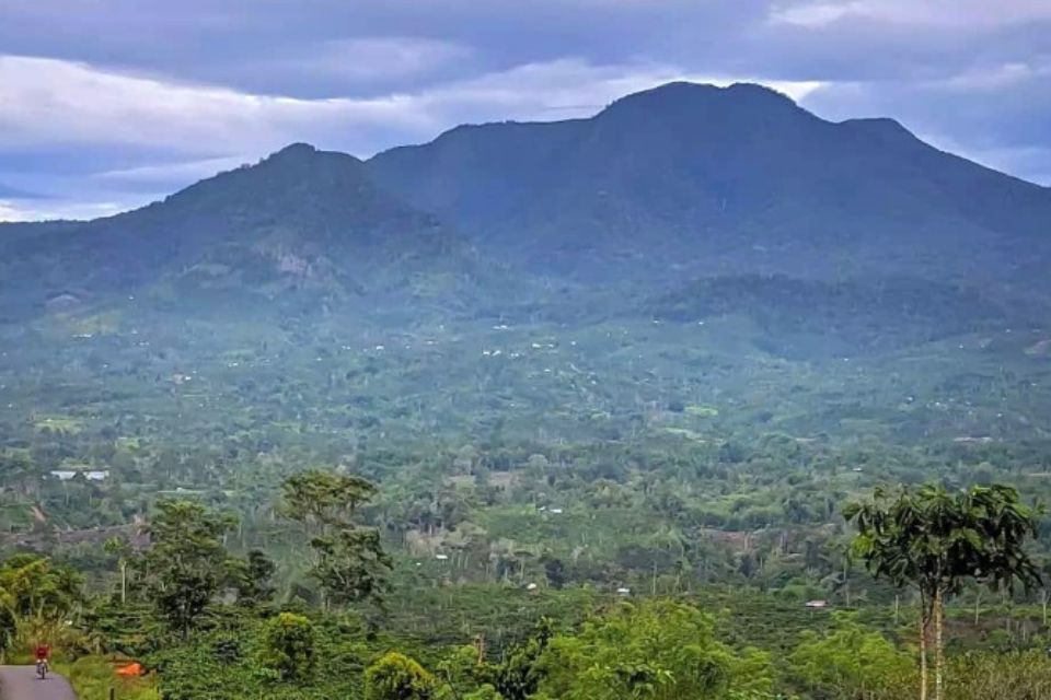 Gunung di Pulau Sumatera