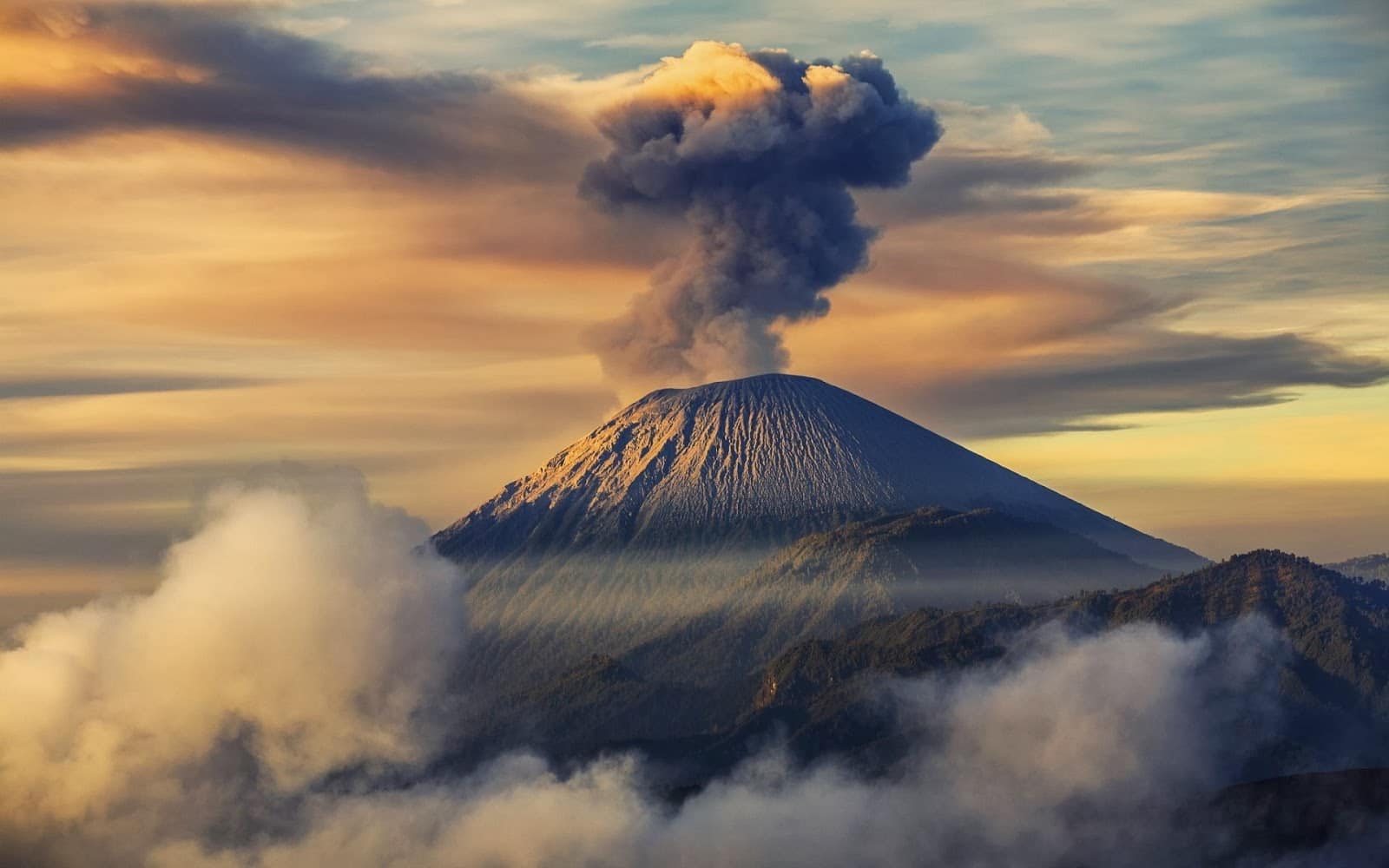 22 Nama Gunung Berapi Di Indonesia Beserta Daerah Dan Provinsinya ...