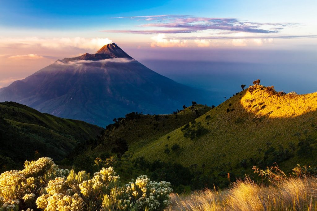 Nama Bukit di Pulau Jawa Populer dengan Pemandangan yang Memesona