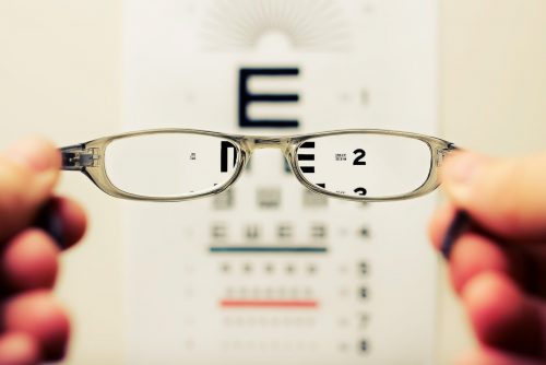 Berikut Adalah Sifat Cahaya yang Dimanfaatkan Oleh Alat Optik Kecuali yang Mana?