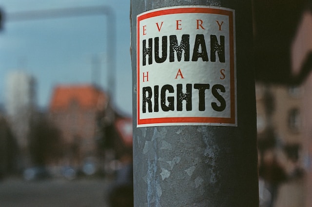 Contoh Hak Asasi Manusia