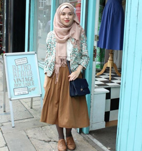 10 Outfit OOTD Kuliah Wanita Hijab yang Elegan dan Cantik