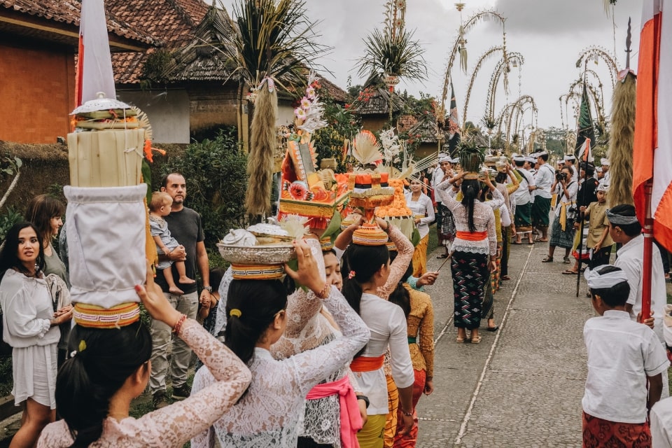 4 Contoh Asimilasi Sesuai Jenis-Jenisnya Lengkap, Mulai dari Budaya hingga Agama