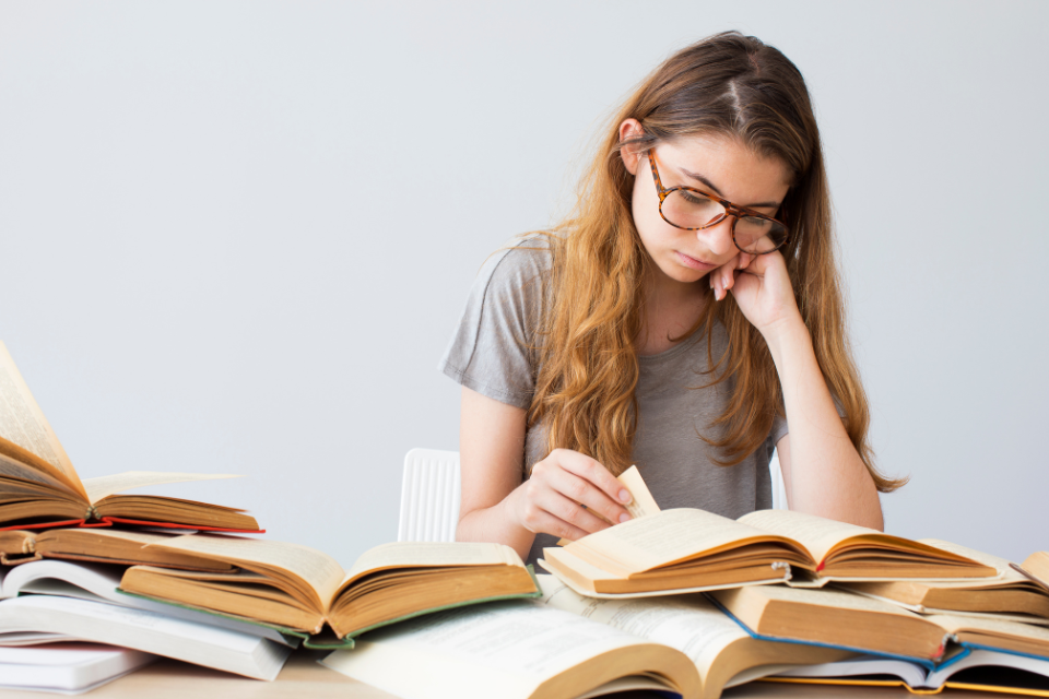 Concentrating on studies. Трудолюбивый студент. Картинка книга по философии.